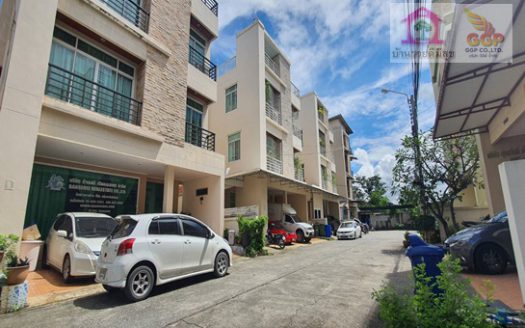 65024 ขายโฮม Office 4 ชั้น หมู่บ้านปรีชา2 ถนนรามคำแหง ซอยมีสทีน ใกล้สถานีรถไฟฟ้าสถานีราษฎร์พัฒนา ถนนราษฎร์พัฒนา ใกล้โรงพยาบาลรามคำแหง ใกล้สนามบินสุวรรณภูมิ เขตสะพานสูง กรุงเทพมหานคร