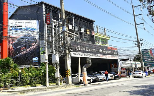 ขายโรงแรม อพาร์ตเม้นท์ โฮมออฟฟิศ สำนักงาน คลังสินค้า พร้อมลิฟส่วนตัว จอดรถได้20คัน ติดถนนใหญ่สุขุมวิท-ศุขประยูร ติดโชว์รูมรถยนต์อีซูซุ ใกล้นิคมอมตะนคร ใกล้มอเตอร์เวย์ ใกล้โรบินสันชลบุรี