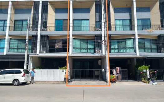 ขายทาวน์โฮม3ชั้น ม.นลินแกรนด์อเวนิวทับช้าง ถนนคู่ขนานมอเตอร์เวย์ ใกล้สนามบินสุวรรณภูมิ ใกล้มอเตอร์เวย์ ใกล้ห้างพาซิโอ้รามคำแหง ใกล้แมคโครรามคำแหง ใกล้เขตสะพานสูง สะพานสูง กรุงเทพฯ