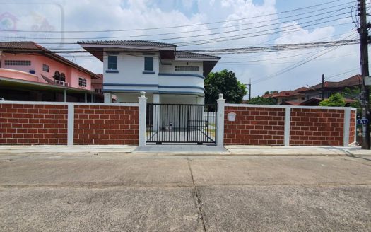 ขายบ้านเดี่ยว2ชั้นถนนรามอินทรา109 เนื้อที่70 ตารางวา ถนนพระยาสุเรนทร์30 จอดรถได้8คัน มีนบุรี กรุงเทพฯใกล้ห้างแฟชั่้น  บางชัน กรุงเทพฯ