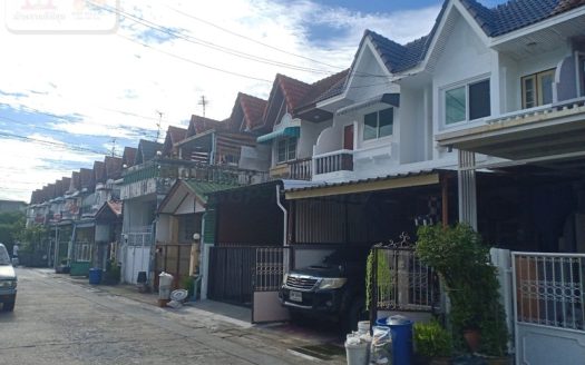 ขายทาวน์ทาวน์ถนนรามคำแหง ซอยมีสทีน ม.พูนสินธานี1 เดินไปบิ๊กซีเคหะร่มเกล้าได้ การเดินทางสะดวก ลาดกระบัง สะพานสูง กรุงเทพ