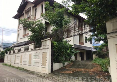 ขายบ้านเดี่ยวหรู3ชั้น เนื้อที่150ตารางวา ถนนรัชดาภิเษก32 แขวงจันทรเกษม เขตจตุจักร กรุงเทพมหานคร