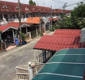 ขายทาวน์เฮ้าส์ 2ชั้น16ตารางวา พูนสินธานี1 ซอย1 ถนนเคหะร่มเกล้า ถนนลาดกระบัง ใกล้บิ๊กซี ลาดกระบัง ใกล้เมือง กรุงเทพฯ