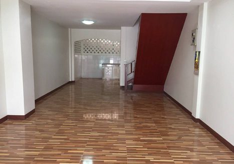 ขายทาวน์เฮ้าส์ 2ชั้น16ตารางวา พูนสินธานี1 ซอย1 ถนนเคหะร่มเกล้า ถนนลาดกระบัง ใกล้บิ๊กซี ลาดกระบัง ใกล้เมือง กรุงเทพฯ