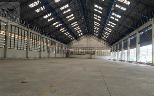 ให้เช่าโกดัง คลังสินค้า ทำเลทอง ติดถนนเทพารักษ์ พื้นที่ 1,260 ตารางเมตร ค่าเช่า200บาท/ตรม. เมือง สมุทรปราการ