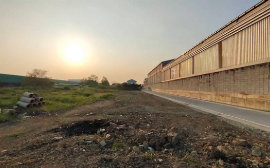 ที่ดินสีม่วง ซอยแสงฟ้า สร้างโกดัง+โรงงาน เนื้อที่  342.5 ตารางวา วาละ 28,000 บาท บางพลี สมุทรปราการ