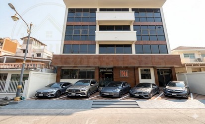 ขายต่ำกว่าราคาประเมิน ตึกสำนักงาน 3 ชั้นครึ่ง ชั้น 4 ดาดฟ้า พื้นที่ 418 ตรม. ถนนศรีนครินทร์ ตรงข้ามโรงพยาบาลสมิติเวศ บางกะปิ กรุงเทพฯ