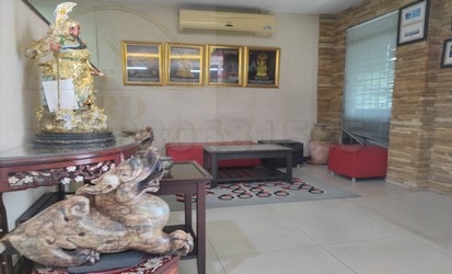 ขายต่ำกว่าราคาประเมิน ตึกสำนักงาน 3 ชั้นครึ่ง ชั้น 4 ดาดฟ้า พื้นที่ 418 ตรม. ถนนศรีนครินทร์ ตรงข้ามโรงพยาบาลสมิติเวศ บางกะปิ กรุงเทพฯ