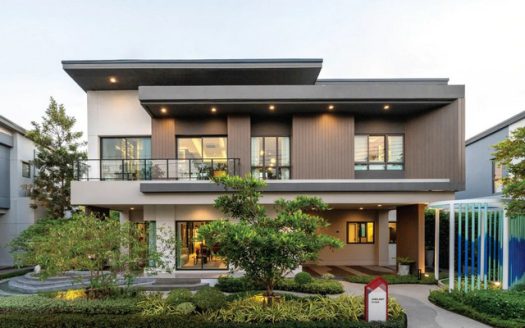Bangkok Boulevard หรู 2 ชั้น มอเตอร์เวย์ – พระราม9 ลาดกระบัง กรุงเทพมหานคร ราคา 25.9 ล้าน 313 SQM. 78.5 SQW. 5นอน 4 น้ำ 3 ที่จอดรถ